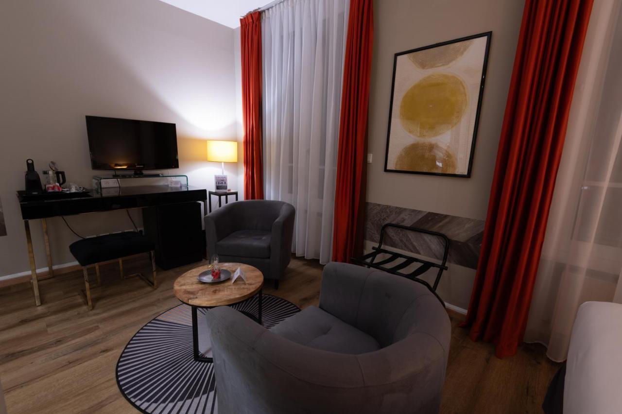 Grand Hotel Du Tonneau D'Or แบลฟอร์ ภายนอก รูปภาพ