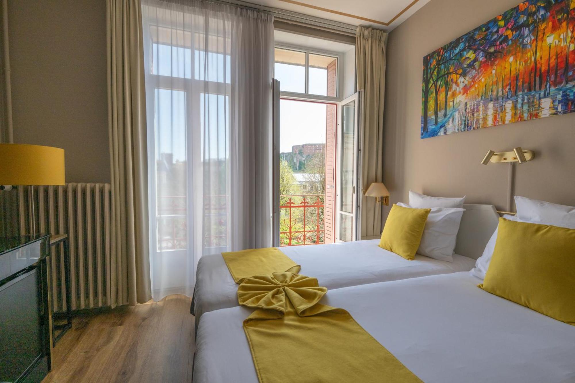 Grand Hotel Du Tonneau D'Or แบลฟอร์ ภายนอก รูปภาพ