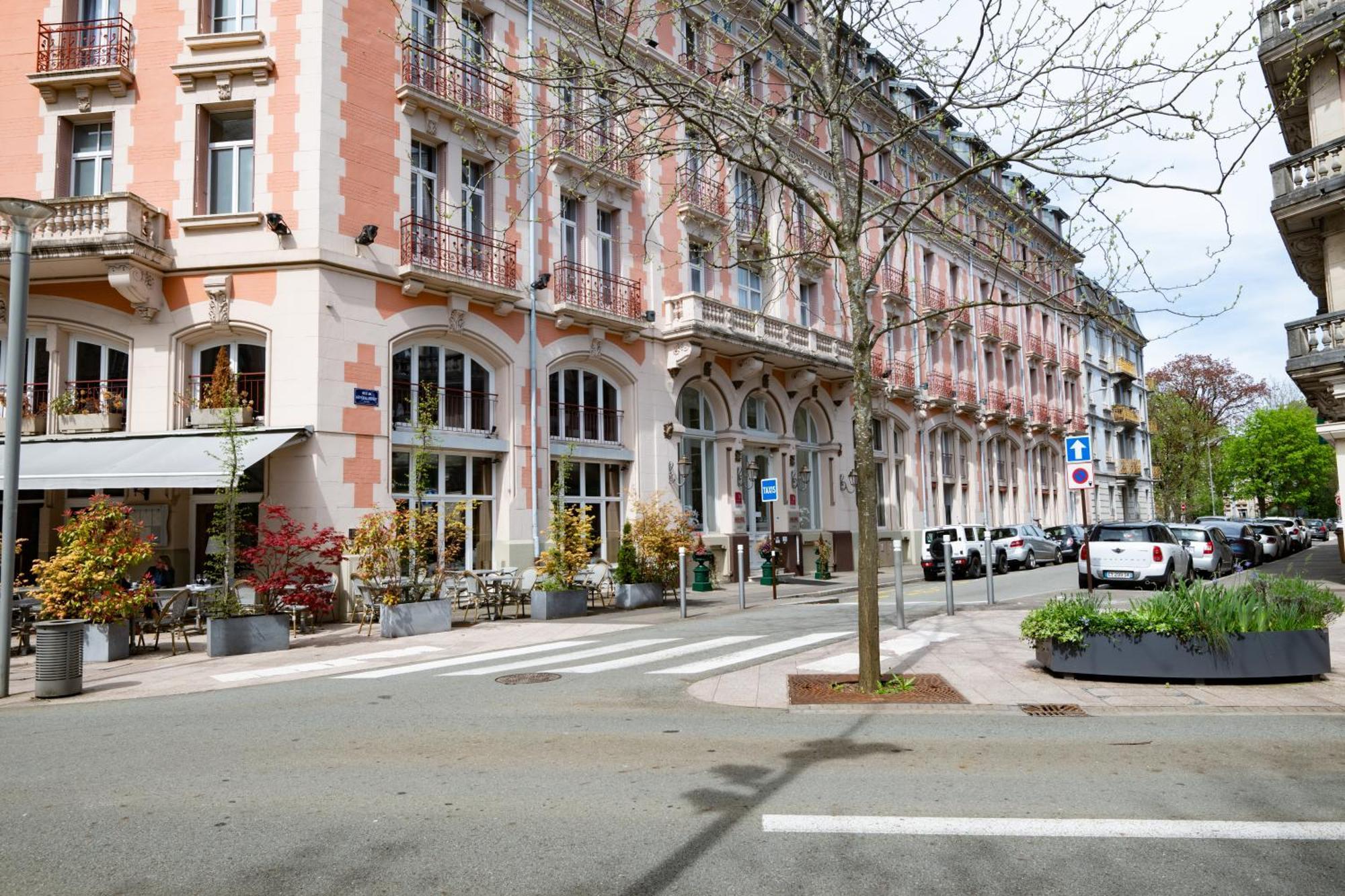 Grand Hotel Du Tonneau D'Or แบลฟอร์ ภายนอก รูปภาพ